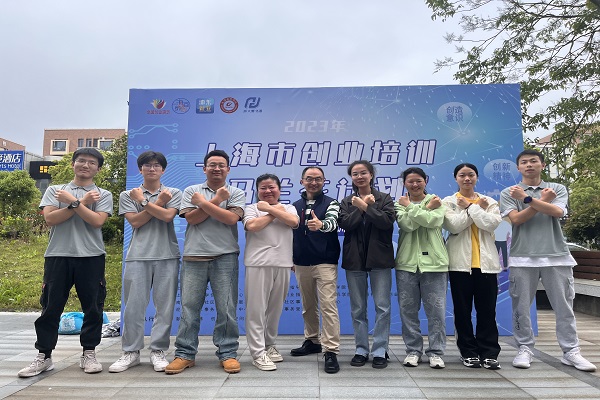 31专家与小组代表合影.jpg 31专家与小组代表合影.jpg