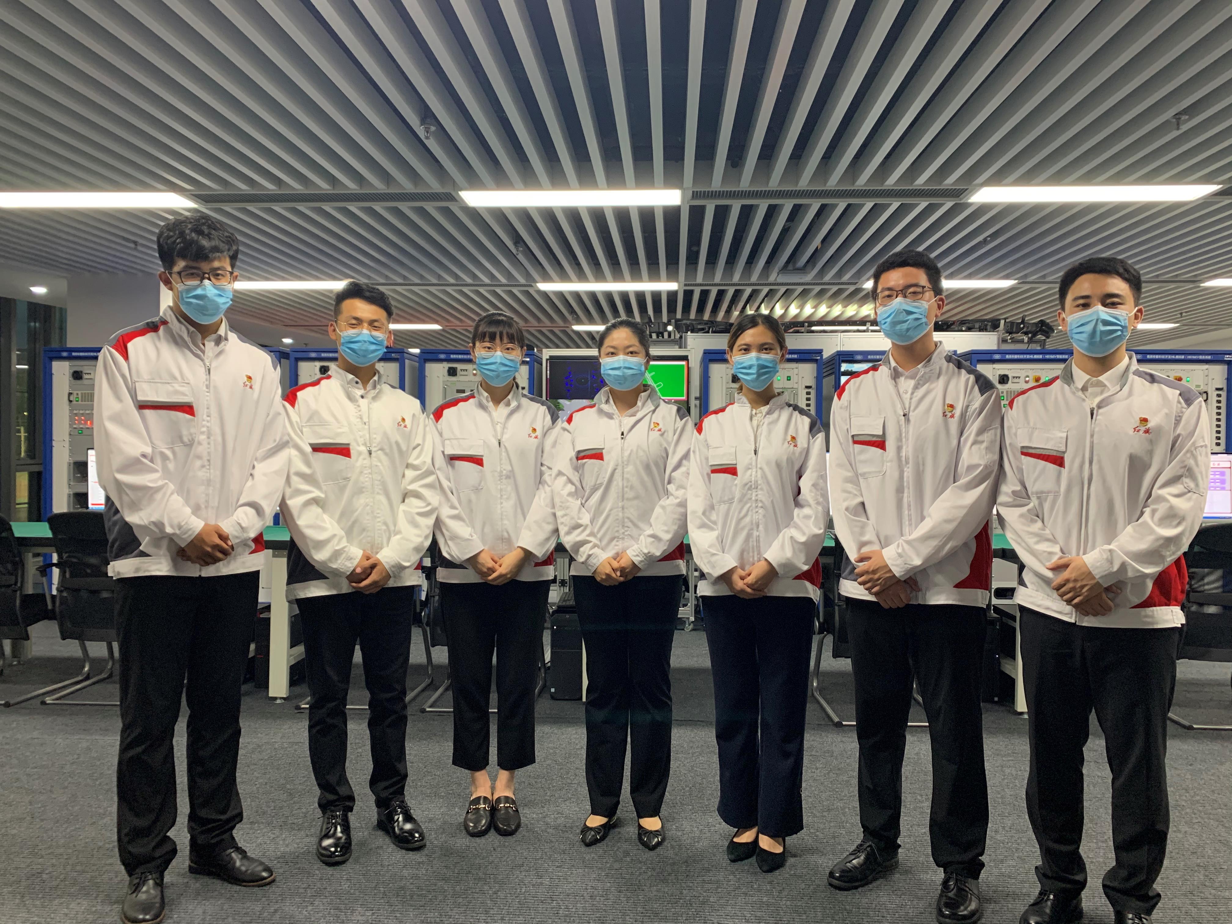 △这是当时在现场的几位大学生,2020年入职一汽集团。(总台央视记者卢心雨拍摄)