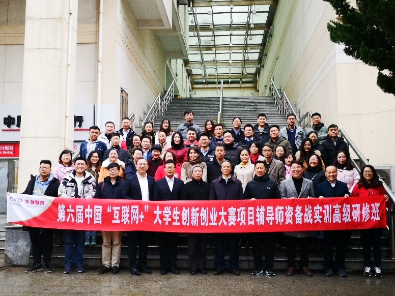 开班仪式合影.jpg 开班仪式合影.jpg